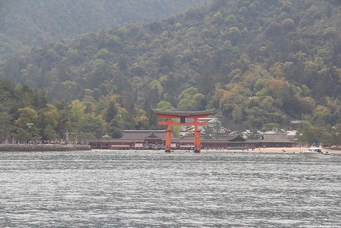 Itsukushima Shrine in Miyajima, Hiroshima 宮島の厳島神社