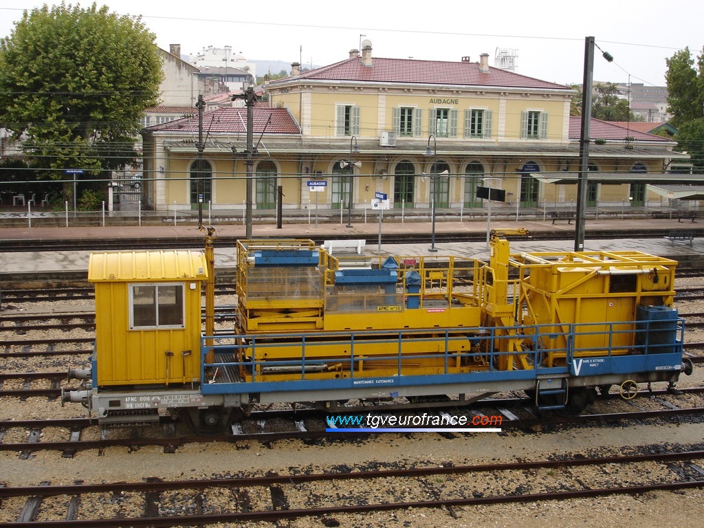 Cet automoteur APMC est souvent incorporé dans les trains de travaux.