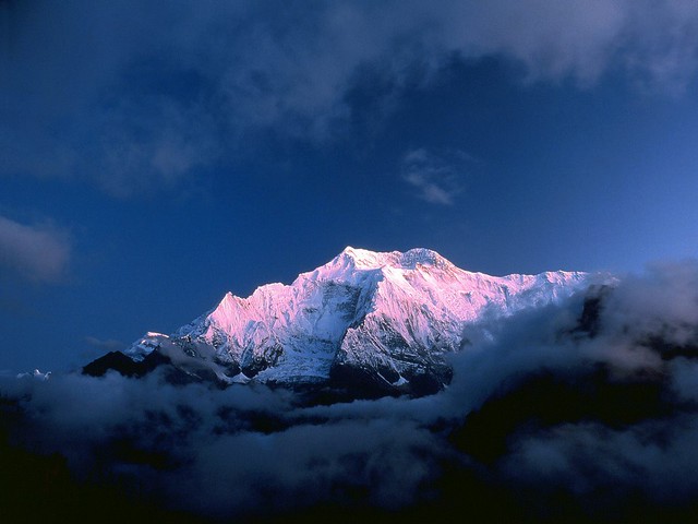 Annapurna_II_(7937m)_from_Ghyaru_Marsyangdi_Valley,_Himalayas,_Nepal