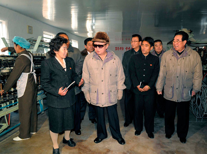 Ким Чен Ир ведет скоростной бой за качество алкоголя 