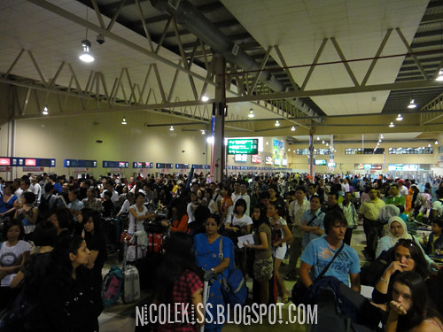 airport crowd