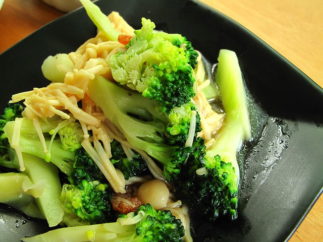 IMG_1522 01012011 Lunch - broccoli stir fried with mushroom