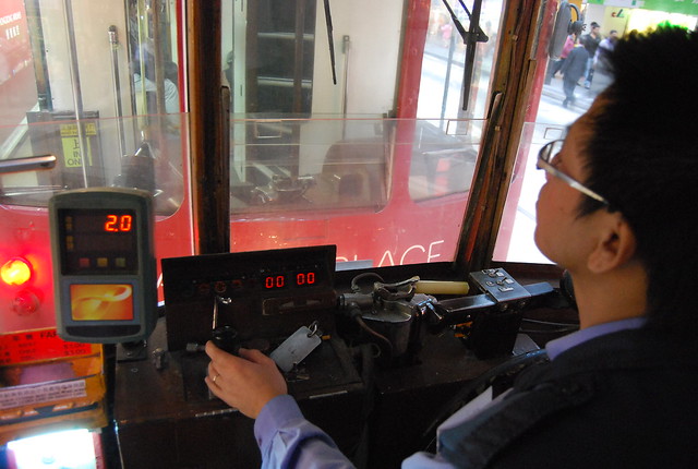 Conductor de tranvía en Hong Kong