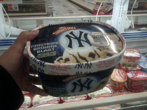 NY Yankees-inspired Ice Cream! Definitely Getting It!