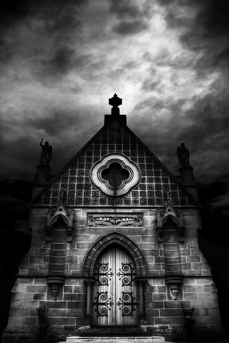 フリー写真素材|建築・建造物|教会・聖堂・モスク|暗雲|モノクロ写真|オーストラリア|