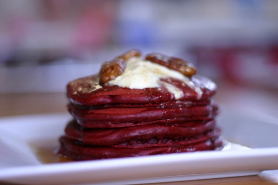 red-velvet-pancakes-05-570x380