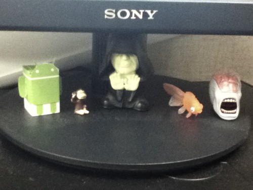 Ptw Papercraft Android logo now on desk.