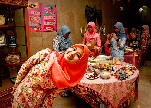 Malaysian Festival 2010 :: Tikot senget
