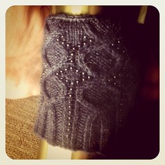 Giving up. (Eisblume cuff, now a cozy.)