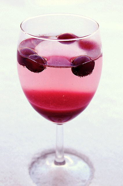cranberry white wine spritzer
