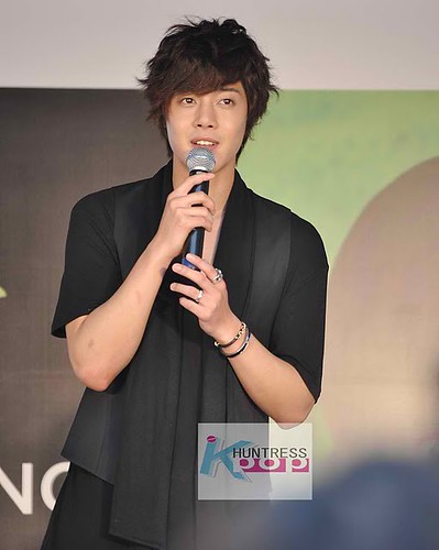 Kim Hyun Joong @ TFS Asia Tour in KL Malaysia [Fansign Event] 04.12.10
