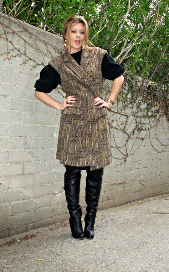 sleeveless coat+over the knee boots+black vintage dress+gold accessories