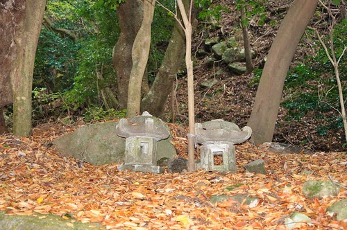 stone lanters, Okama Bensaiten