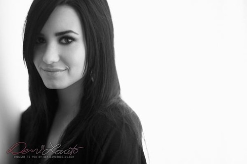 demi lovato 2011 photoshoot. Demi Lovato-D Mai photoshoot