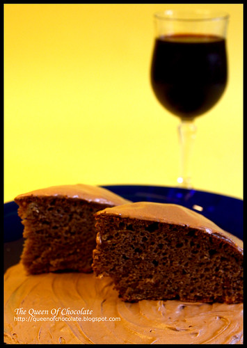 Chocolate cake with red wine and cinnamon