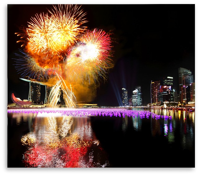 SINGAPORE 2011 New Year Countdown :: VECTORAMA Firework ::
