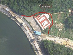 從空照圖中，可以看見南基地即為房舍座落處，地號131道以紅線標示。