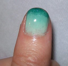 simple green ombre nail look