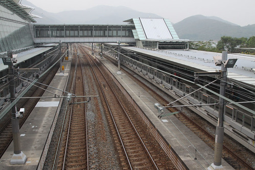 Overview of the tracks through Sunny Bay, looking towards Tung Chung