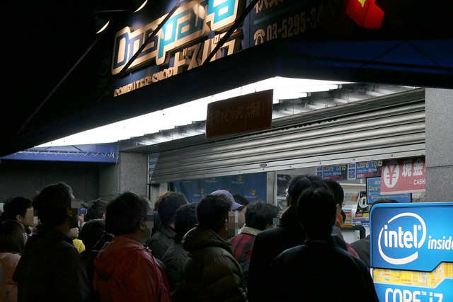 09 Jan 2011 : intel "Sandy Bridge" CPU midnight sell in Akihabara