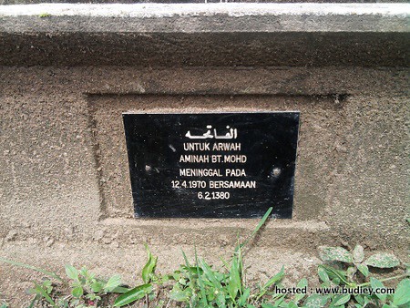 Che Aminah'S Gravesite - Natrah'S Malay Mother