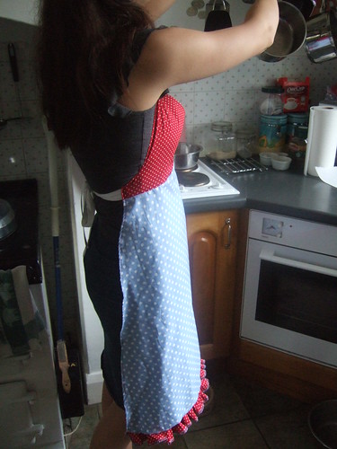 40s inspired apron, side view