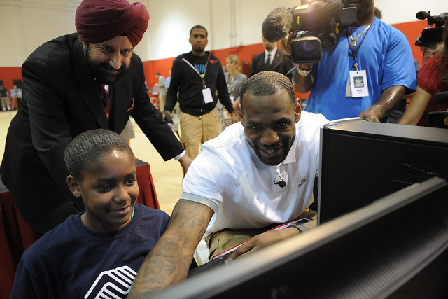 LeBron James, HP’s Satjiv Chahil and Boys & Girls Club of Miami-Dade member interacting with new HP computer