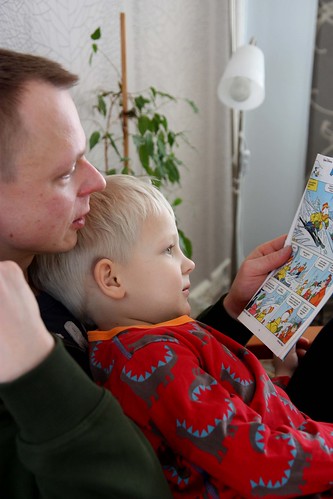 Niilo and Daddy reading