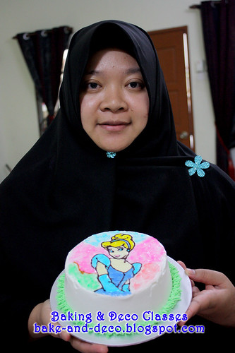 Batch 25 Dec 2010:Drawing on Buttercream Cake