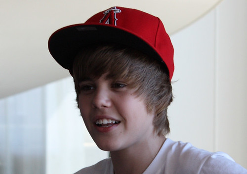 justin bieber hat on. hairstyles Justin Bieber