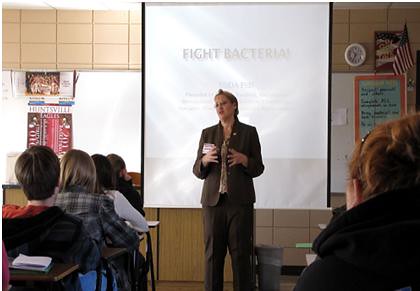 FSIS Case Specialist Linda Kendrick delivers her food safety presentation, “Fight Bacteria!” to an 8th science class.