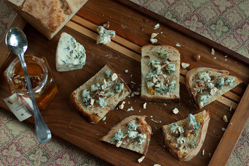 Blue cheese and honey toasts