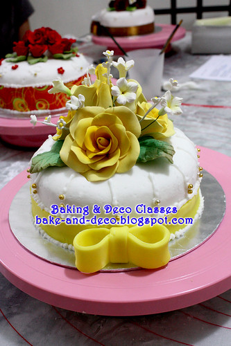 Batch 11 Dec 2010: Basic Fondant Wedding Cake