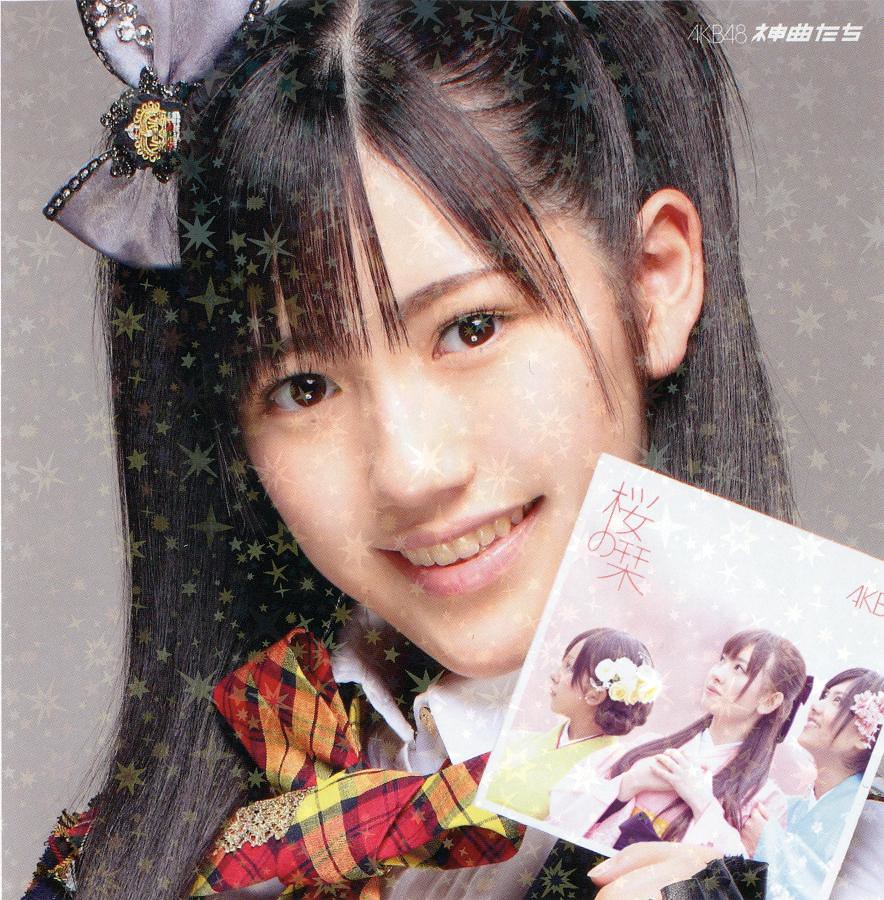 AKB48 - Kamikyoku Tachi [Booklet Scans] | 256:J-Scans