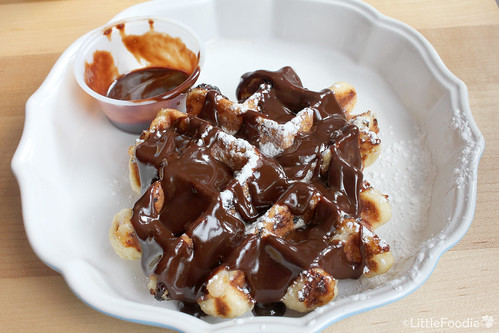 Waffle with nutella