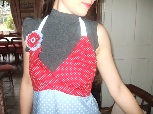 40s insired apron: Close up of top