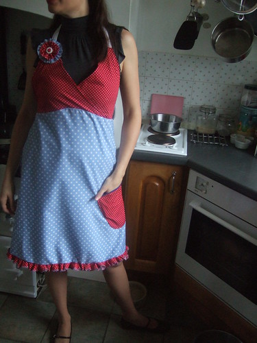 40s inspired apron, front view