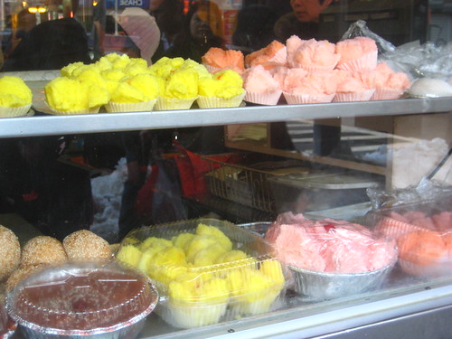 vietnamese sweets of unlikely color