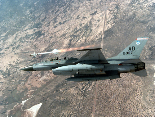 フリー写真素材|乗り物|航空機|戦闘機|F-ファイティング・ファルコン|アメリカ空軍|