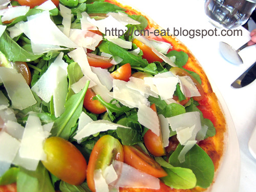 Cherry tomatoes, rocket salad & parmesan cheese pizza