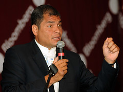 El Primer Mandatario, Rafael Correa, participa en el Cumbre Económica de Bloomberg, en Quito. .