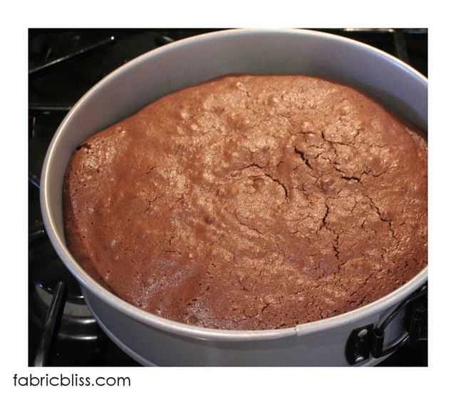 flourless chocolate cake - cool