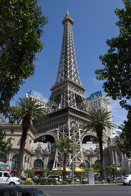 D2 Eiffel tower daylight