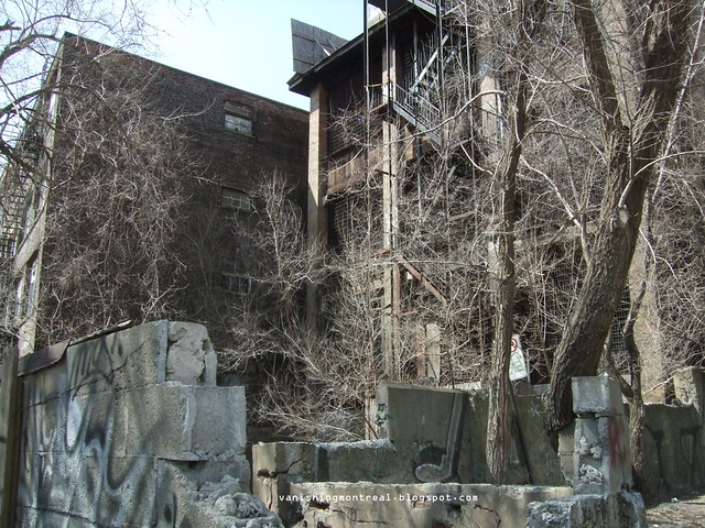 Abandon buildings near Bell Center 4