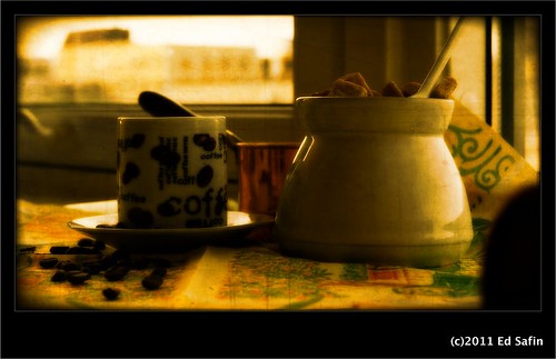 Uomo, donna, caffe. ...mattinata di sole... by Ed Safin