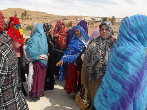 110422 Libyan Amazighs flee to Tataouine Photo2 | الأمازيغ الليبيون ينزحون إلى تطاوين | Les Amazighs libyens fuient vers Tataouine