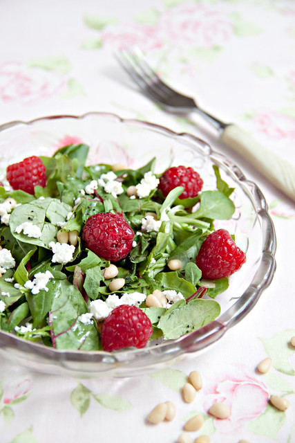 Салат с малиной и творогом salad with raspberries and cream cheese
