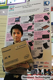 Tay Hong Kuan with his Panasonic notebook with the night's highest bid of $1,349