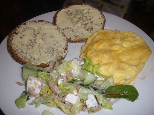 Nuked cheddar omelette, Finnish rye bread & leftover tuna and feta salad