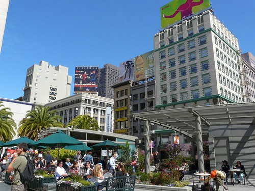 Union Square in San Francisco (by: Benjamin Dumas, creative commons license)